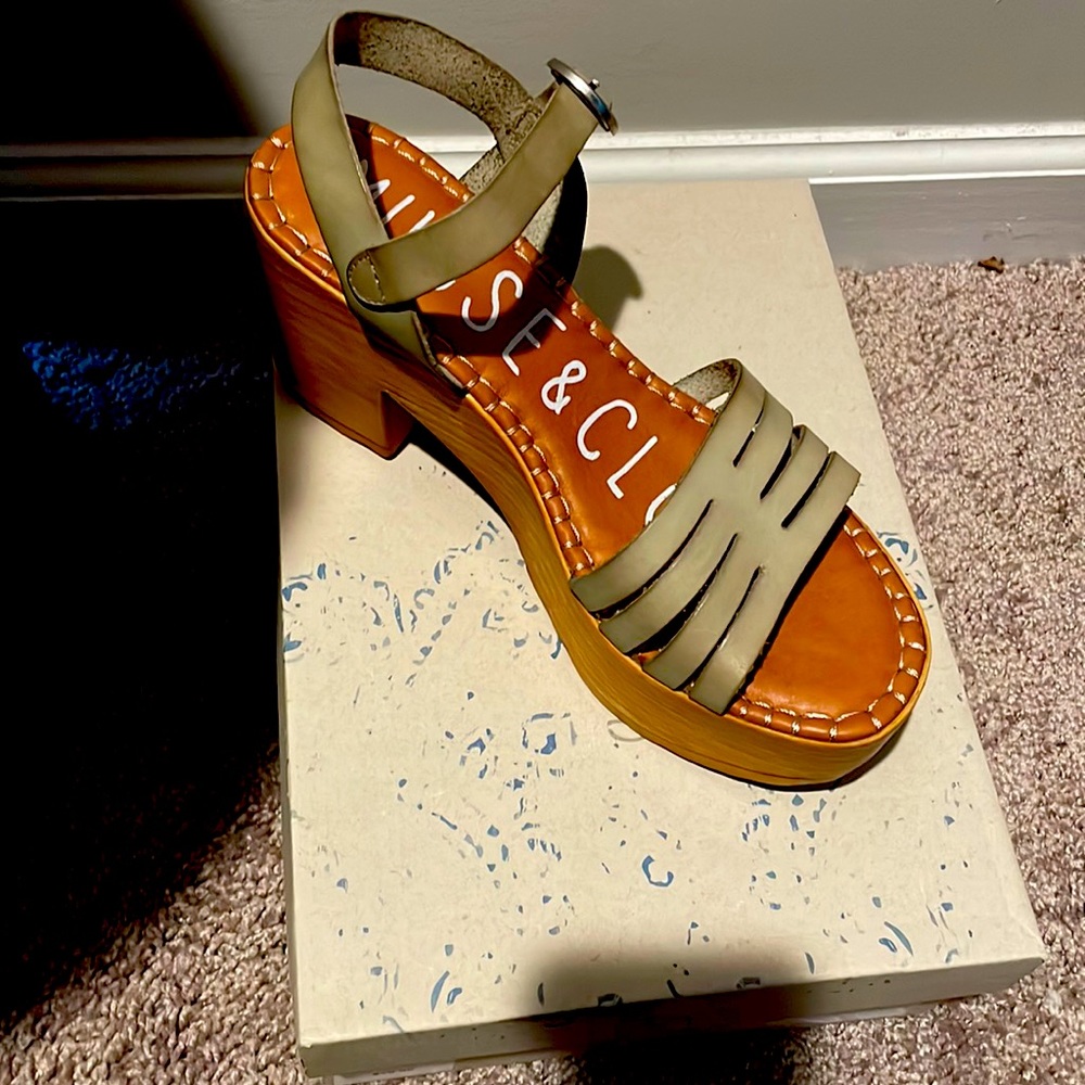Never worn Musse & Cloud platform heels.